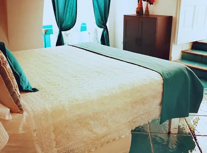 Small Wonder Tiny Town House Apartman