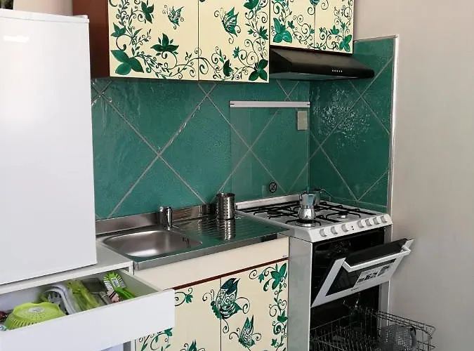 Small Wonder Tiny Town House * Amalfi