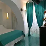 Apartment Small Wonder Tiny Town House *