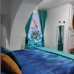 Small Wonder Tiny Town House * Amalfi