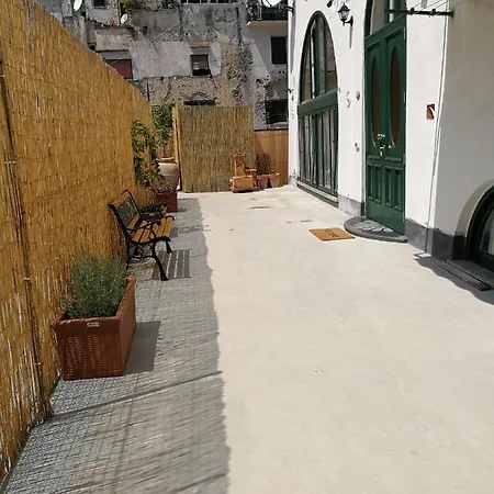 Small Wonder Tiny Town House *