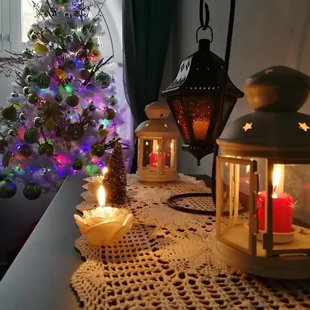 Small Wonder Tiny Town House شقة