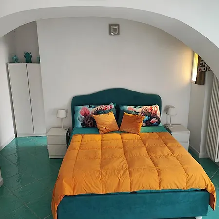 Apartment Small Wonder Tiny Town House *