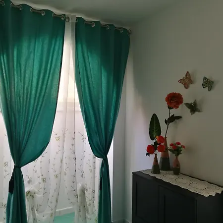 Small Wonder Tiny Town House * Амальфі