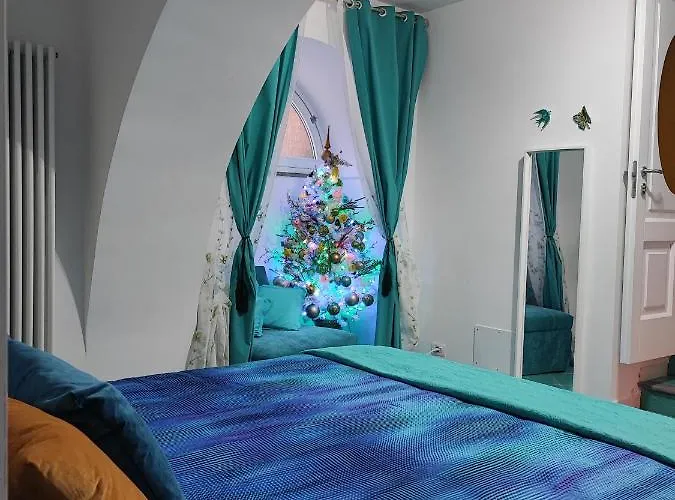 Small Wonder Tiny Town House * Amalfi