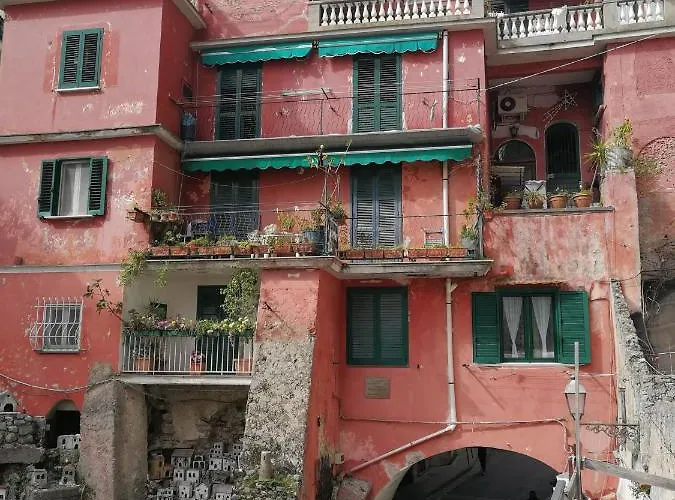 Apartment Small Wonder Tiny Town House *