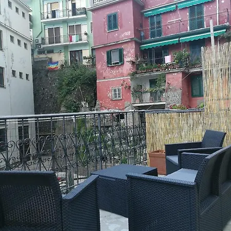 Small Wonder Tiny Town House *