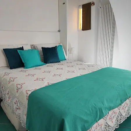 Small Wonder Tiny Town House * Amalfi