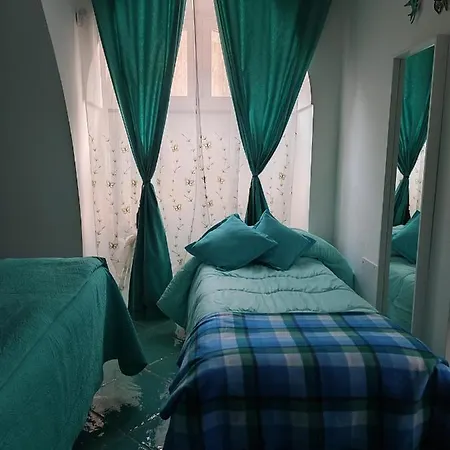 Small Wonder Tiny Town House Appartement