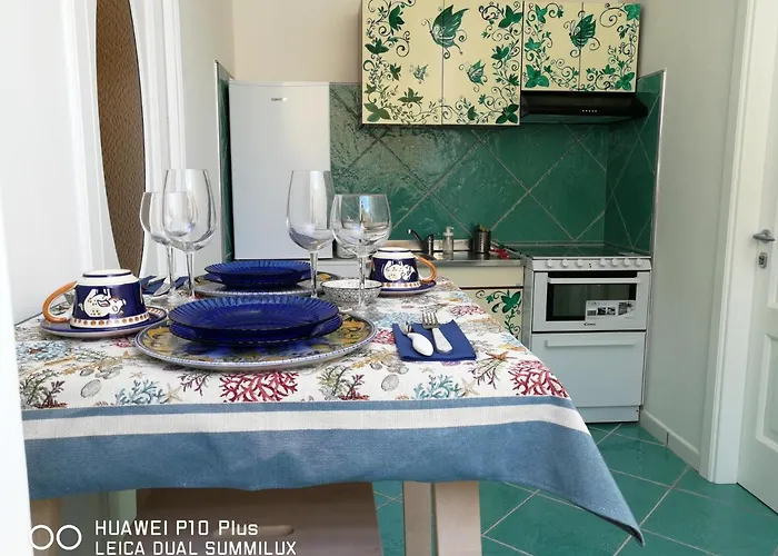 Small Wonder Tiny Town House * アマルフィ